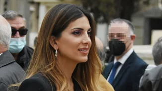 Σταματίνα Τσιμτσιλή | Με στράπλες ασύμμετρο φόρεμα σε δεξίωση