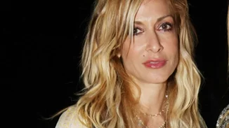 Άννα Βίσση | Άπλωσε την πετσέτα της στην άμμο και έκανε το πρώτο μπάνιο της στη θάλασσα