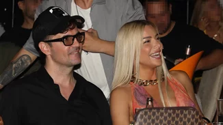 Η Josephine και ο Νίνο έγιναν Instagram official | Η πρώτη φωτογραφία του ζευγαριού στη θάλασσα