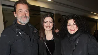 Τζένη Καζάκου | Οι γονείς της στο πλευρό της στην κινηματογραφική της πρεμιέρα