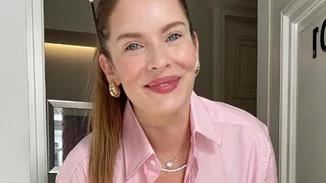 Ανίτα Μπραντ | Προσπαθεί να δουλέψει από το σπίτι αλλά οι γιοι της δεν την αφήνουν