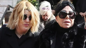 Άντζελα Δημητρίου | Η επανένωση με την κόρη της στην κηδεία της μητέρας της