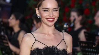 Emilia Clarke | "Όταν έπαθα εγκεφαλική αιμορραγία δεν φοβόμουν να πεθάνω φοβόμουν μήπως με απολύσουν"