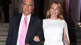 21 χρόνια πριν | Η Τατιάνα Στεφανίδου με μίνι νυφικό στο πλευρό του Νίκου Ευαγγελάτου