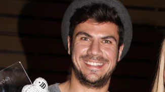 Περήφανος μπαμπάς ο Άκης Πετρετζίκης | Η τρυφερή φωτογραφία με τον γιο του