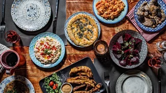 Αφιέρωμα "Budget Friendly Dining" | Βγαίνουμε έξυπνα και γευστικά σε προσιτά εστιατόρια και ταβέρνες για κάθε διάθεση