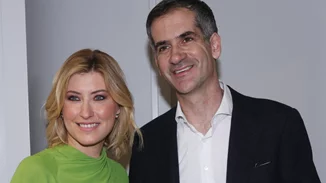 Ο Παύλος Μπακογιάννης αποφοίτησε από το Κολλέγιο Αθηνών | Στο πλευρό του ο πατέρας του, Κώστας Μπακογιάννης με τη Σία Κοσιώνη