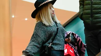 Ιωάννα Παλιοσπύρου | Για shopping σε εμπορικό κέντρο - Η νέα εμφάνιση της 35χρονης (εικόνες)