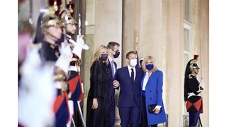 Μαρέβα Μητσοτάκη - Brigitte Macron | Τα looks που επέλεξαν για τα εγκαίνια της έκθεσης στο Λούβρο