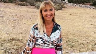 Η Μάρα Ζαχαρέα στη Μύκονο | Η άκρως καλοκαιρινή πόζα με καφτάνι