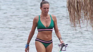 Εβελίνα Παπούλια | Για μπάνιο με πράσινο μπικίνι - Το fit σώμα της ηθοποιού (pics)