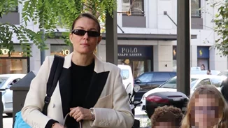 Βίκυ Καγιά | Στο κέντρο της Αθήνας με τα παιδιά της - Η Μπιάνκα έχει πάρει την αίσθηση του γούστου της