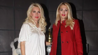 Μία φιλία από τα παλιά | Ελένη Μενεγάκη και Κωνσταντίνα Σπυροπούλου μαζί σε κινηματογραφική πρεμιέρα