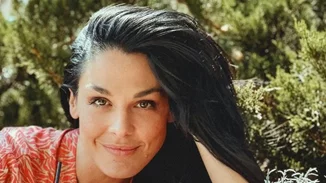 Η Ιωάννα Τριανταφυλλίδου κάνει βουτιές στην πισίνα του σπιτιού της εν μέσω καύσωνα