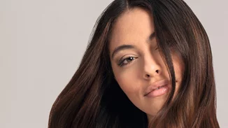 Κλειστά κομμωτήρια; Ο πιο εύκολος τρόπος να ανανεώσεις το χρώμα των μαλλιών σου στο σπίτι