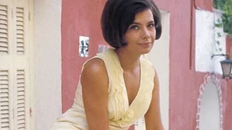 Τζένη Καρέζη | O άγνωστος έρωτας με τον Μπάρκουλη και η ιστορία με το νυφικό στο "Τζένη Τζένη"