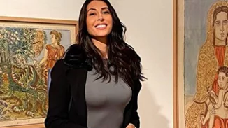 Ζωή Δημητράκου | Με στενό γκρι φόρεμα σε βραδινή έξοδο, ένα μήνα μετά τη γέννηση του γιου της