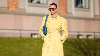 Sandwiching | H viral στιλιστική συμβουλή του TikTok για να ντύνεσαι κομψά μέσα σε 5 λεπτά