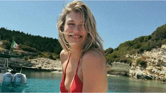 Η topless Κλέλια Ανδριολάτου είναι o ορισμός του Αυγούστου