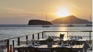 "The Veranda Restaurant" | Ένα μπαλκόνι στο Σούνιο για γαστρονομική απόλαυση με θέα