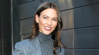 Τελικά πόσο συχνά πρέπει να καθαρίζεις τις βούρτσες, τις χτένες και τα εργαλεία styling των μαλλιών σου;