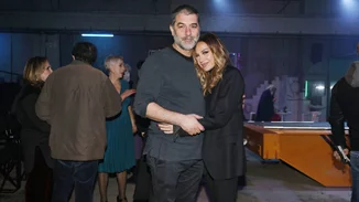 Η Δέσποινα Βανδή αγκαλιά με τον Βασίλη Μπισμπίκη | Η νέα κοινή φωτογραφία που δημοσίευσε από έξοδό τους