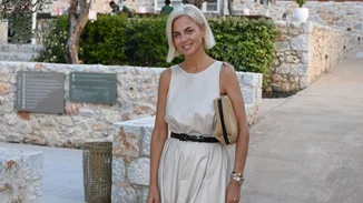 Πώς θα αντιμετωπίσεις με στιλ τη ζέστη; Η Χριστίνα Κοντοβά προτείνει