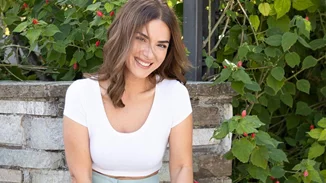 Η Βάσω Λασκαράκη με το ιδανικό χτένισμα για τους γάμους και τις βαφτίσεις του καλοκαιριού