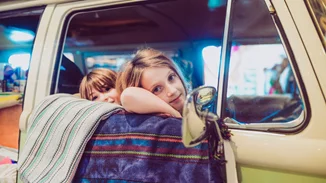 Μέλι στην πιπίλα; Τα λάθη των παππούδων που σοκάρουν τους νέους γονείς