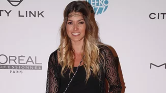 Φεστιβάλ Βενετίας  | Η εμφάνιση με αέρα Hollywood της Βάσιας Κωσταρά στο κόκκινο χαλί