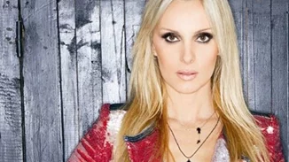 Πραγματικά αγνώριστη | Η Πέγκυ Ζήνα σε σειρά της ΕΡΤ στα 18 της