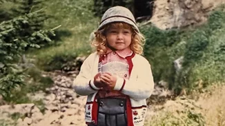 Το σγουρομάλλικο ξανθό κοριτσάκι είναι από τις πιο διάσημες Influencers της Ευρώπης