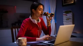 Μπορεί ένα μικρό σνακ πριν από τον ύπνο να καταπολεμήσει τις αϋπνίες;