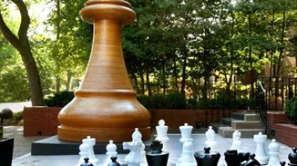 Όμιλος Σκακιστών στη Γαλλία διεκδικεί ρεκόρ Γκίνες για το μεγαλύτερο πιόνι στον κόσμο