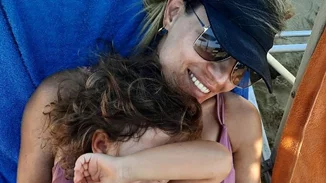 Ελεονώρα Μελέτη | Ποζάρει αγκαλιά με την τριών ετών κόρη της, Αλεξάνδρα, με αφορμή τη γιορτή της