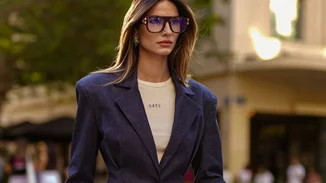 Ηλιάνα Παπαγεωργίου | Το λευκό της κοστούμι έχει τον κολακευτικό σχεδιασμό που κάνει κάθε γυναίκα να δείχνει ψηλόλιγνη