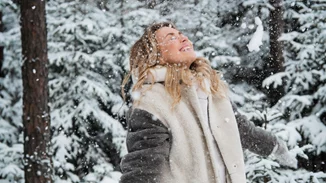 Ετοιμάζεσαι να πας στα χιόνια; | Το μπουφάν που θα σε βγάλει ασπροπρόσωπη