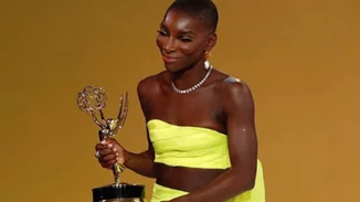 H Michaela Coel αφιέρωσε το Emmy που κέρδισε σε όσους επέζησαν από σεξουαλική επίθεση