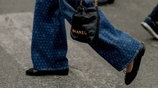 10 φθινοπωρινά looks για να φορέσεις τις flat μπαλαρίνες όπως οι fashion experts