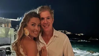 Η Μαριέττα Χρουσαλά & ο Λέων Πατίτσας στη Μικρή Βενετία | Γιόρτασαν στα λευκά μία ξεχωριστή ημέρα