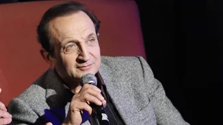 Σπύρος Μπιμπίλας | "Πρέπει να συνεχιστεί η προβολή των σειρών με τον Φιλιππίδη - Ζουν άνθρωποι απο τα δικαιώματα" [βίντεο]