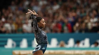 Σιμόν Μπάιλς: Το χρυσό κορίτσι της ενόργανης που χρειάστηκε να ξεπεράσει θεόρατα εμπόδια