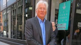 Ο Richard Gere πούλησε ένα σπάνιο αυτοκίνητο σε δημοπρασία τα έσοδα της οποίας θα δοθούν ως βοήθεια στην Ουκρανία