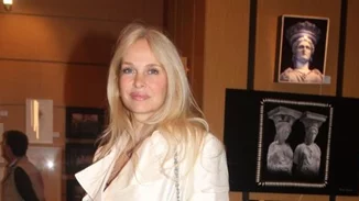 Η Μαρί Κωνσταντάτου με το ανοιχτόχρωμο denim παντελόνι που όλες πρέπει να έχουμε