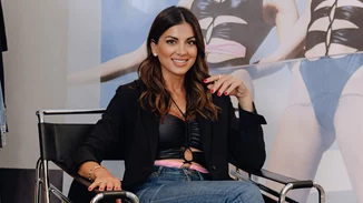 Η Σταματίνα Τσιμτσιλή μας εμπνέει για το πώς να φορέσουμε το μαγιό μας ακόμα και με τζιν