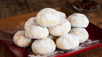 Οι κουραμπιέδες του Άκη Πετρετζίκη | Λαχταριστοί και με τέλεια βουτυρένια υφή