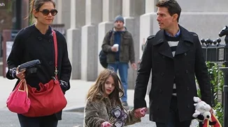 Σούρι Κρουζ: Η πρώτη της εμφάνιση μετά την αλλαγή του ονόματός της - Ο "αδιάφορος" πατέρας της