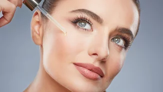 3 λαδάκια για το πρόσωπο που χαρίζουν εφέ botox