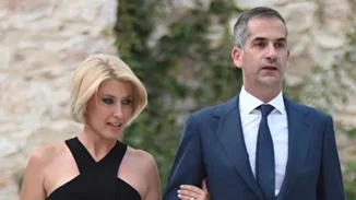 Κώστας Μπακογιάννης – Σία Κοσιώνη | Το παθιασμένο φιλί στα εγκαίνια του νέου Λυκαβηττού