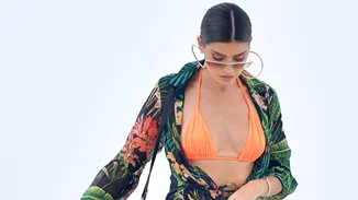 Καφτάνι ή παρεό; Τα νέα σχέδια της Zara που θα κάνουν update στο beachwear